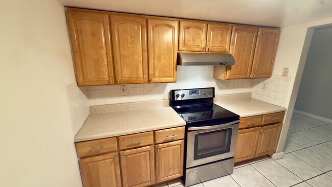 Building Photo - Spacious 1-Bed Condo in Sutton House – 974...