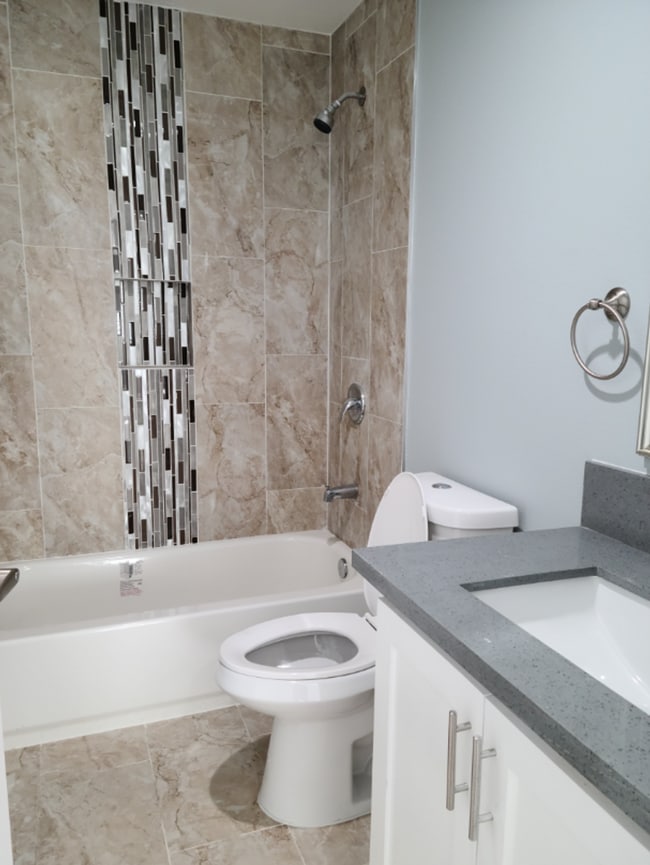 Building Photo - 33(1635)