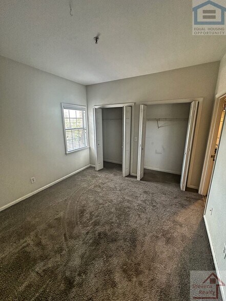 Building Photo - 123 W End Pl