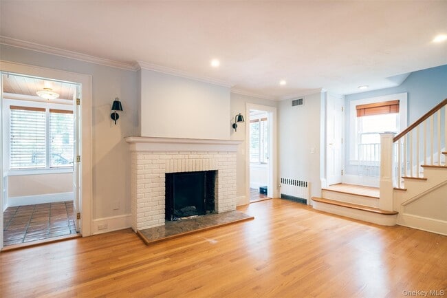 Building Photo - 217 Larchmont Ave
