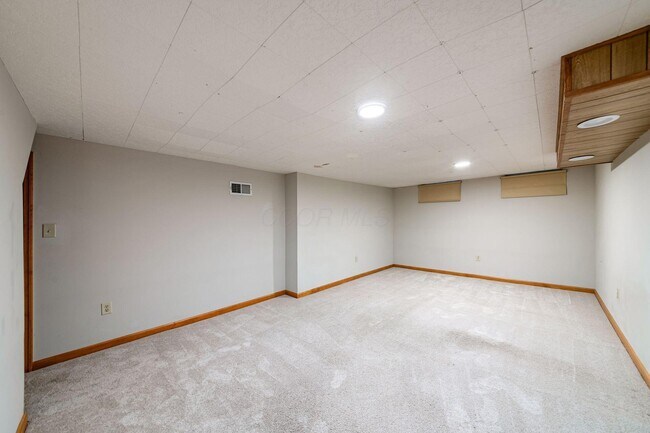 Building Photo - 297 E Clearview Ave