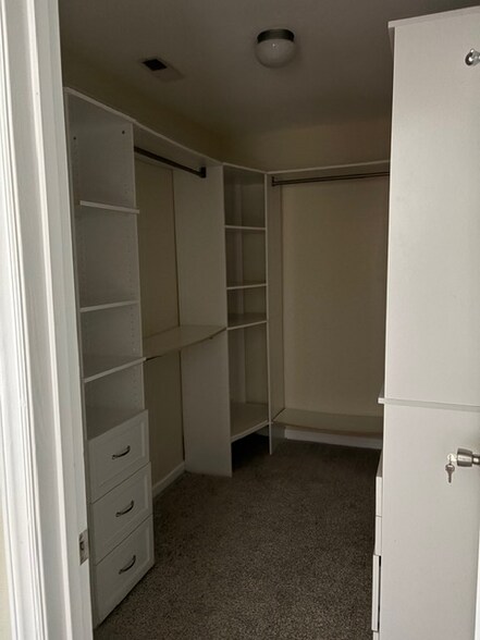 Building Photo - 8 Kilbreth Ave