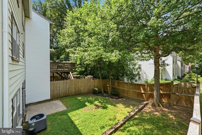 Building Photo - 10065 Chestnut Wood Ln