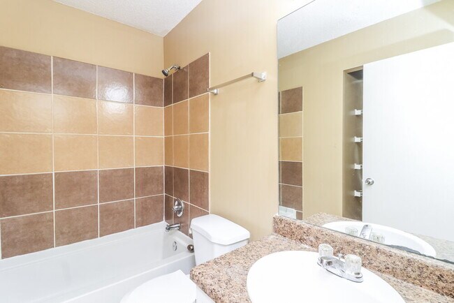 Building Photo - 5438 Farmview Close