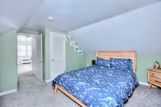 Building Photo - 545 Old Stratfield Rd