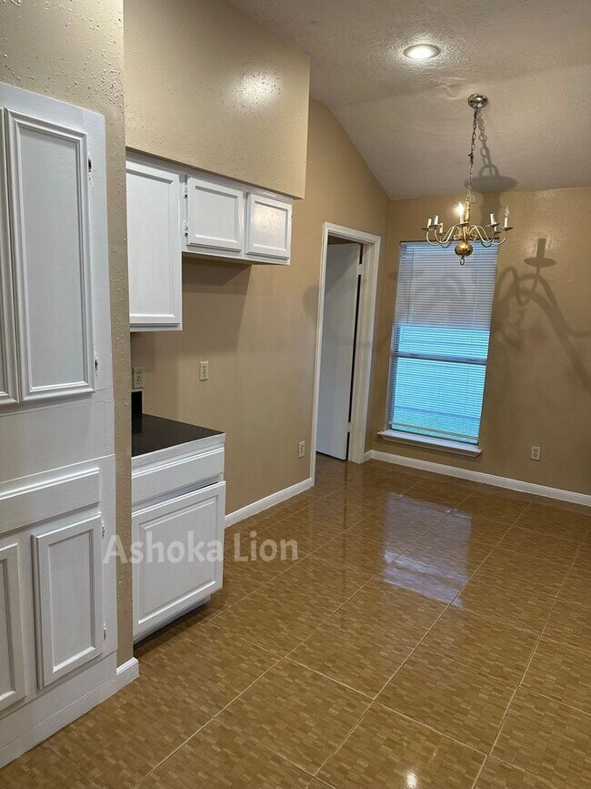 Building Photo - Beautiful 4 bedroom 2 bath home for rent