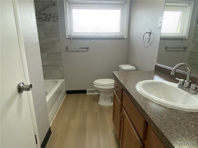 Building Photo - 5846 Sheridan Dr