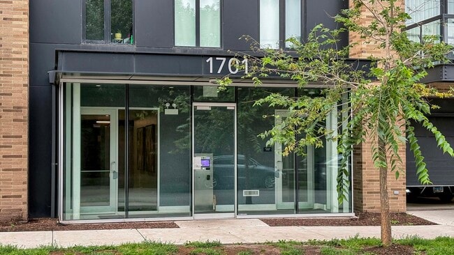 Building Photo - 1701 W Webster Ave