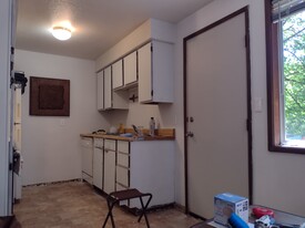 kitchen - 1043 Vine Ave