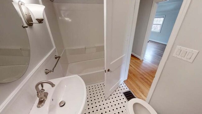 Building Photo - 834 S Main St