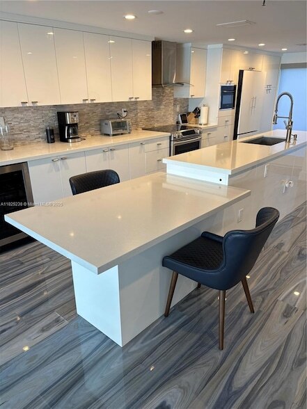 Building Photo - 440 Poinciana Island Dr
