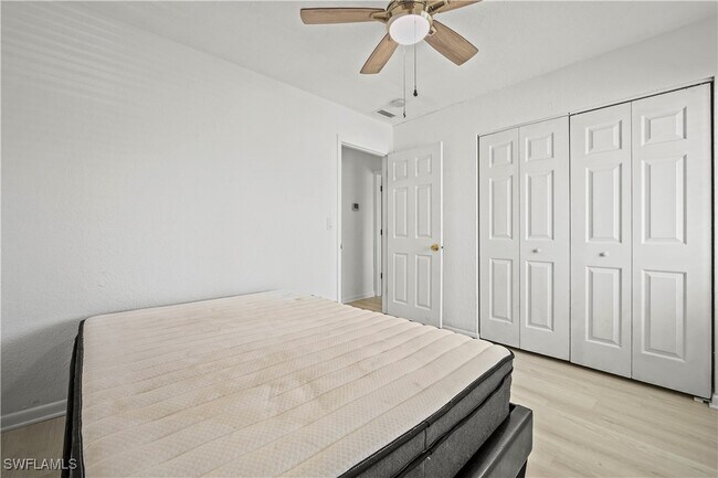 Building Photo - 4607 Bayshore Dr