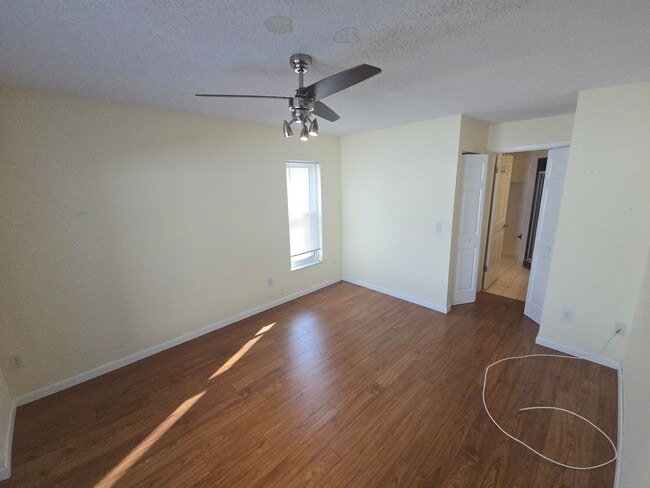 Building Photo - Charming 2 Bed 2 Bath in Holiday, Fl