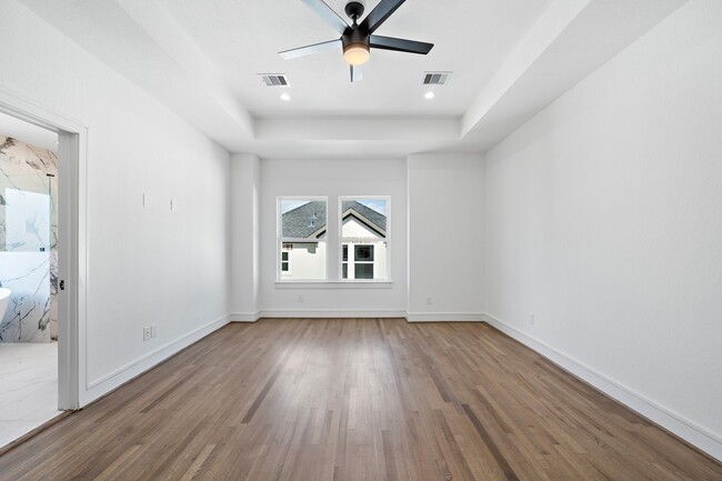 Building Photo - 1005 E 28th St