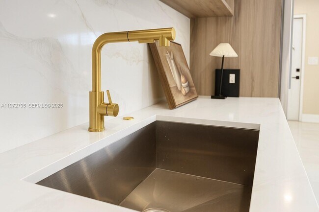 Building Photo - 1399 NE 38th St