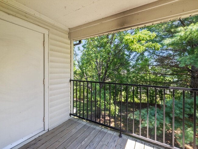 Building Photo - Live 5 Minutes from HONDA********** Rent $1324/mo*********Restaurants and Grocery Around the corner