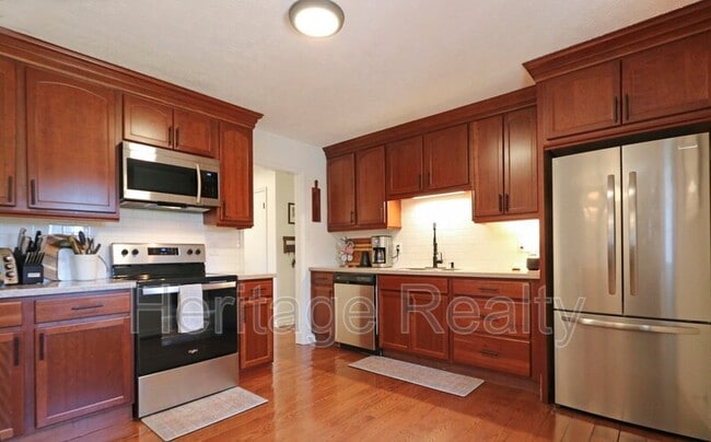 Building Photo - 9608 Clearwater Dr