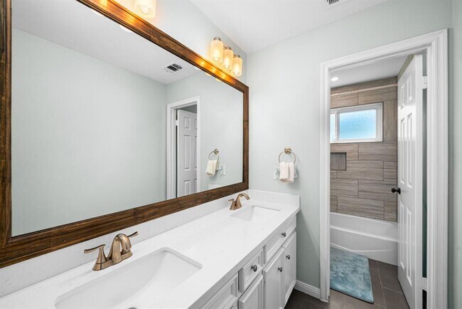 Building Photo - 11414 Del Monte Dr