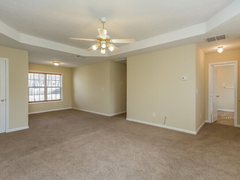 Building Photo - 865 Simon Ive Dr