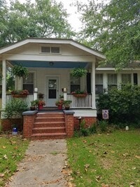 Building Photo - Cozy Two Bedroom Home In Park Circle