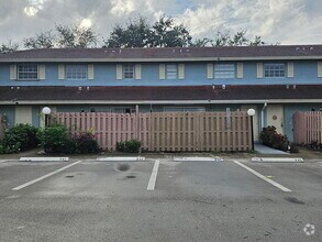 Building Photo - 331 Cypress Way W