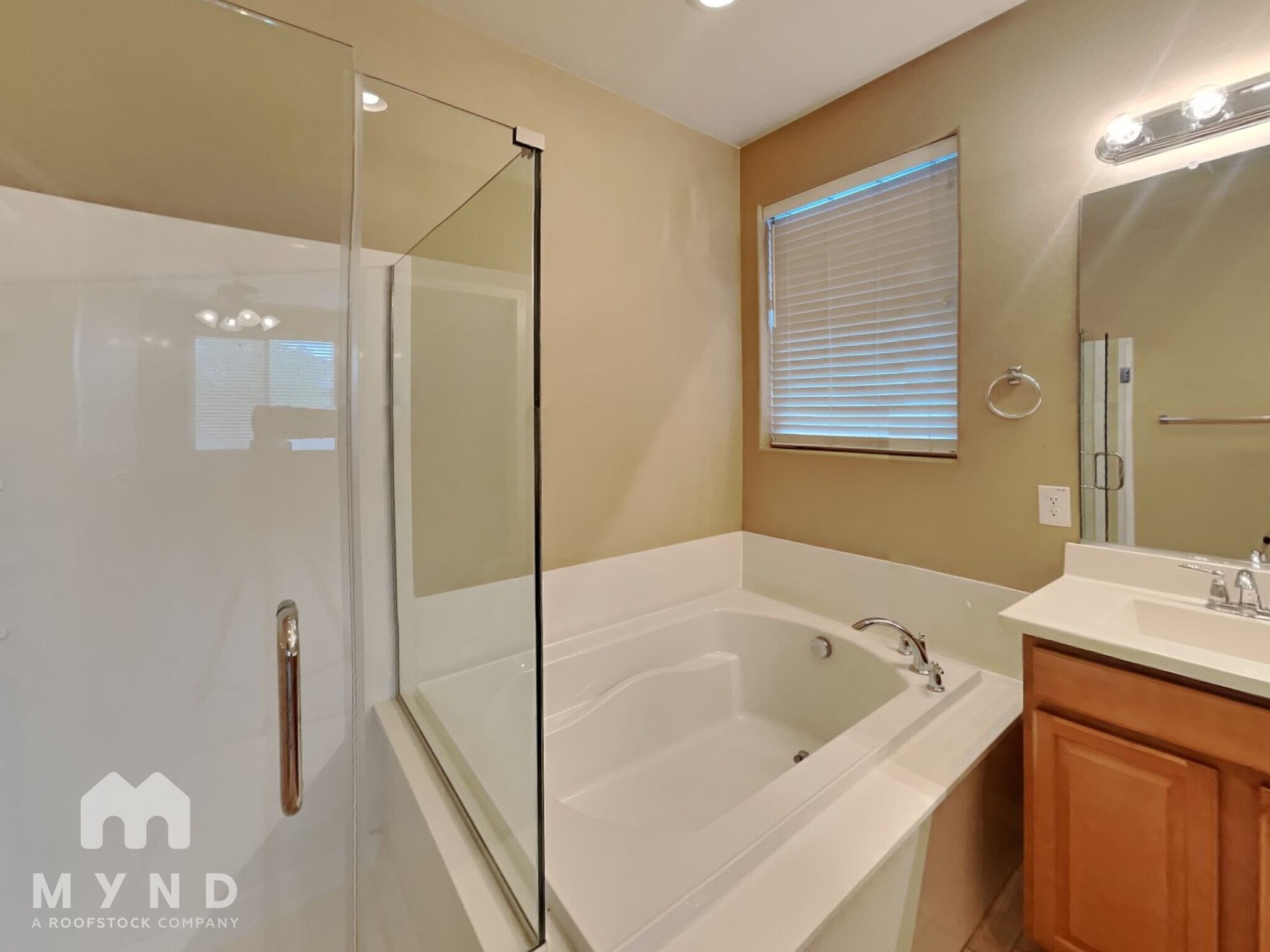 Building Photo - 2816 E Russell St