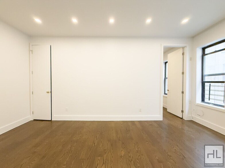 Building Photo - EASTERN PARKWAY / Spacious Crown Heights 1...