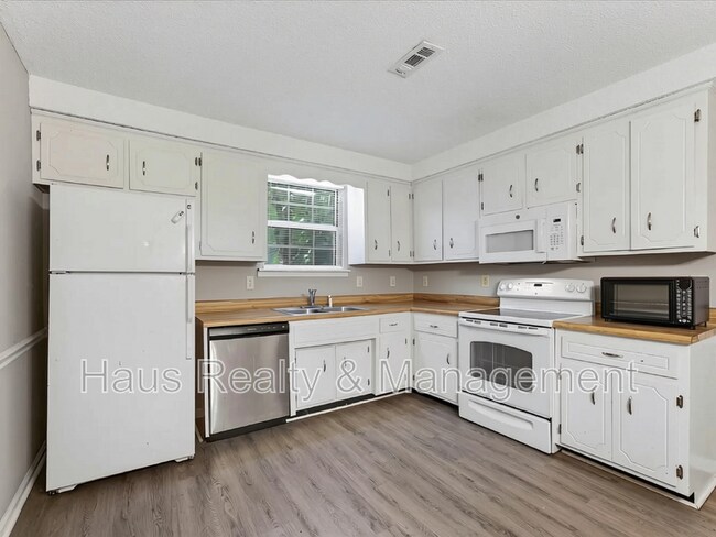 Building Photo - 114 Cunningham Pl