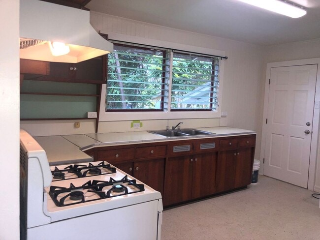 Building Photo - Charming 2BR/1BA Home