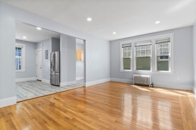 Building Photo - 570 Harvard St