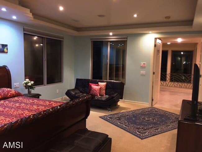Building Photo - 5 br, 4 bath House - 2075 Torrey Pines Rd ...