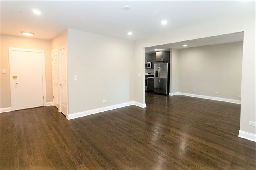 Building Photo - 1436 W Farragut Ave