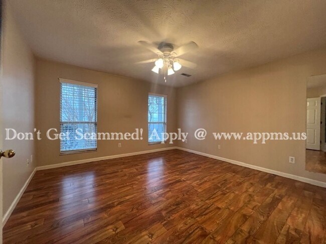 Building Photo - Location!!!!