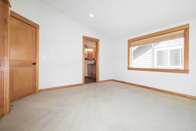 Building Photo - Bright and Spacious Residence with Vaulted Ceilings and Garage
