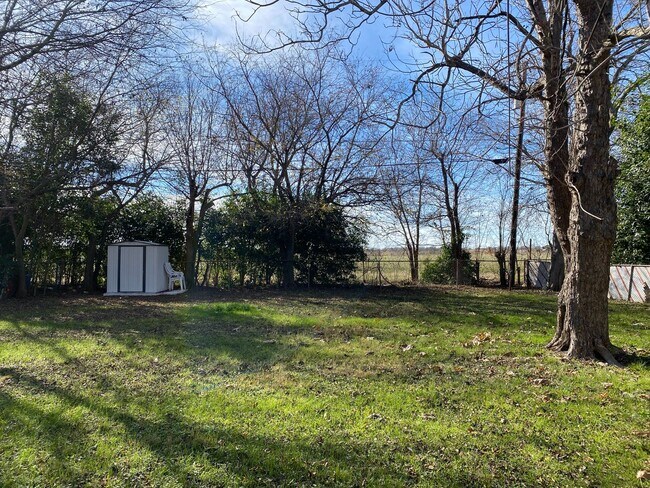 Building Photo - Single Family Home