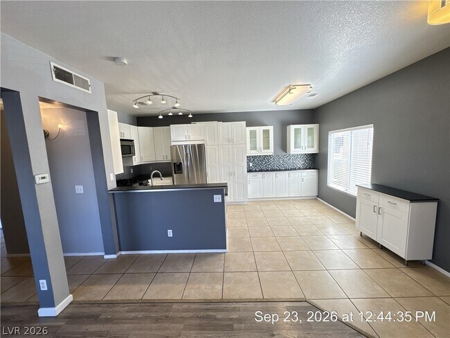 Building Photo - 251 S Green Valley Pkwy
