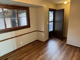 Building Photo - 2215 Southwood Pl