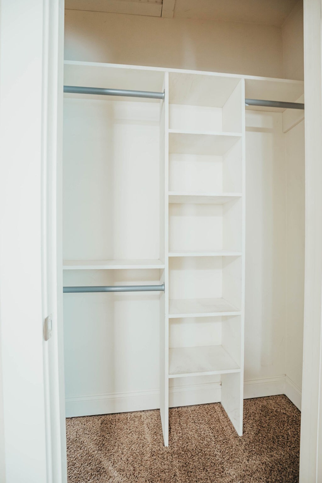 Building Photo - 1046 E Walnut St