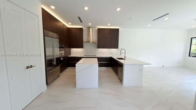 Building Photo - 19708 NE 14th Ave