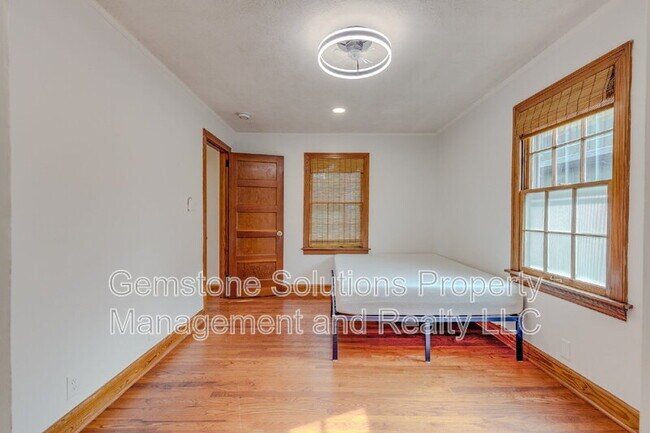 Building Photo - 3912A Burrus St