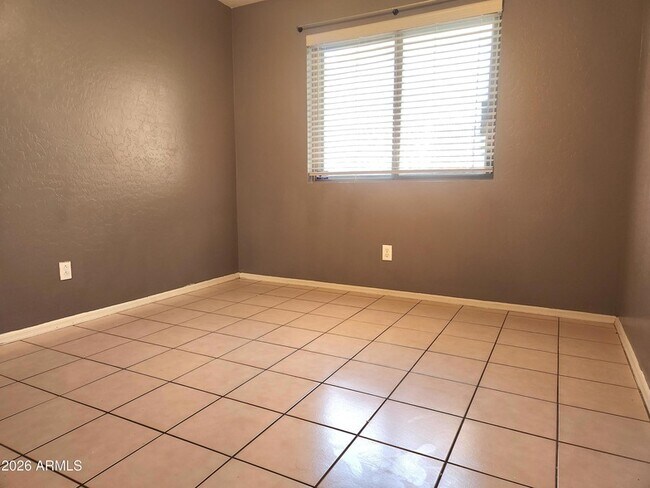 Building Photo - 5511 S 15th Way