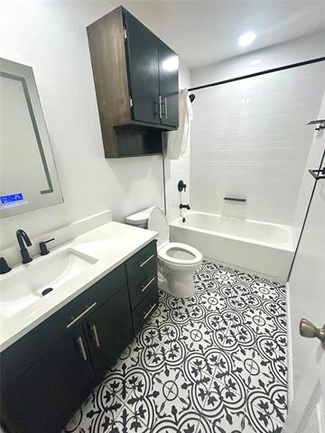 Building Photo - 409 S Holiday Dr