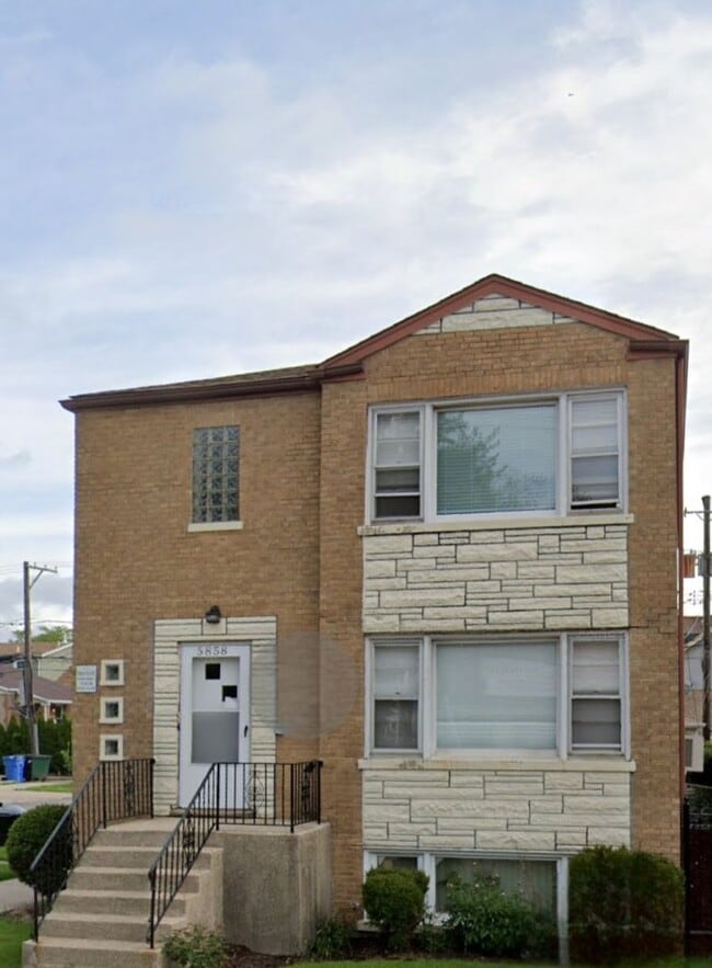 Primary Photo - 5858 W Diversey Ave