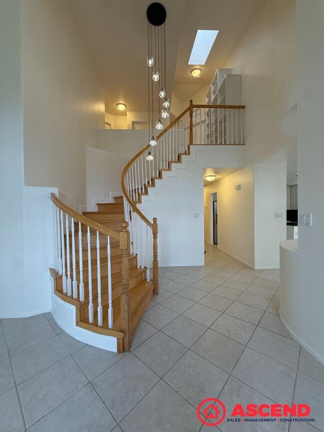 Building Photo - Spacious 4 Bed / 3 Bath Home in Haggin Oaks!