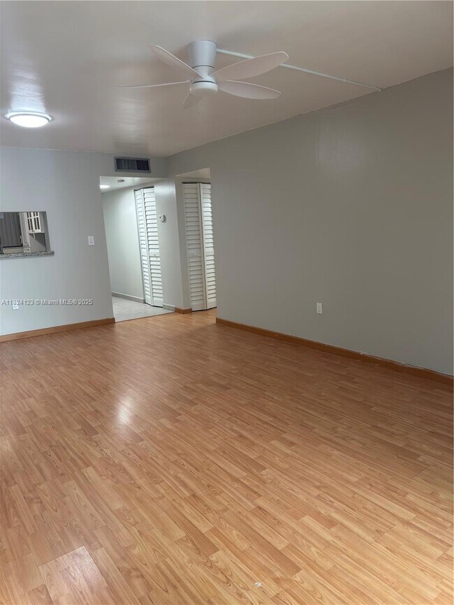 Building Photo - 10865 SW 112th Ave