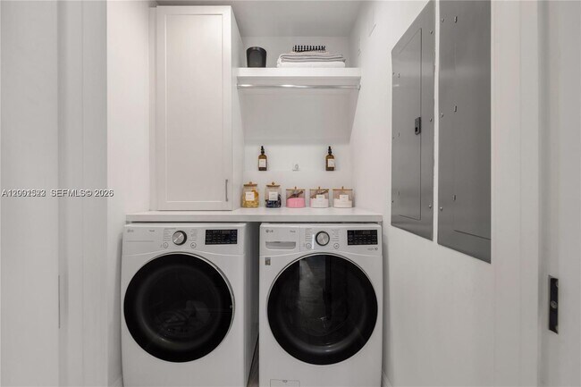 Building Photo - 320 NE 88th St