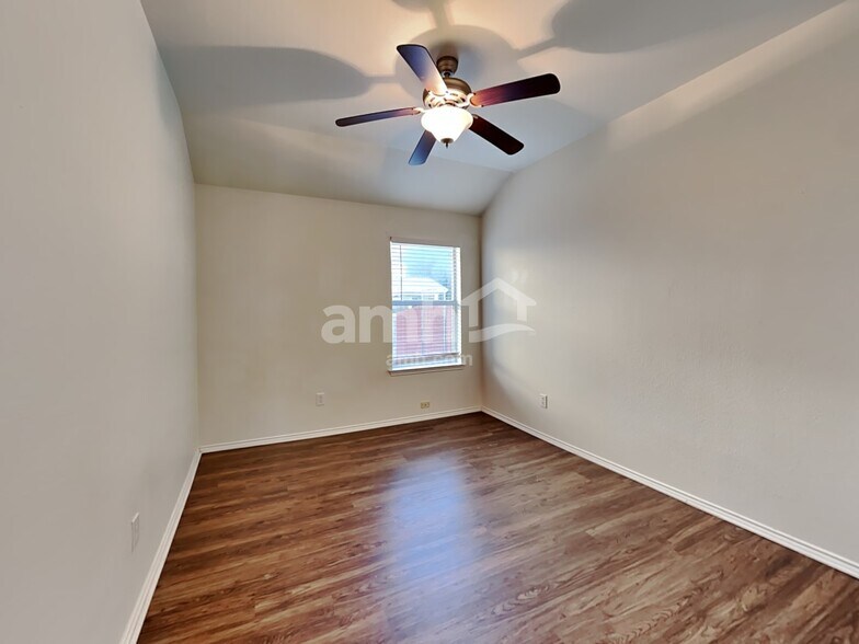 Building Photo - 3833 Pinebluff Ln