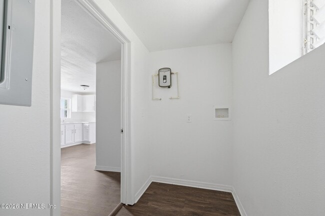 Building Photo - 5134 Moncrief Rd W