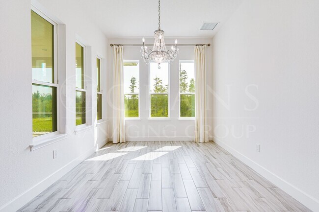Building Photo - Luxurious 3-Bedroom Home Backing to a Natu...