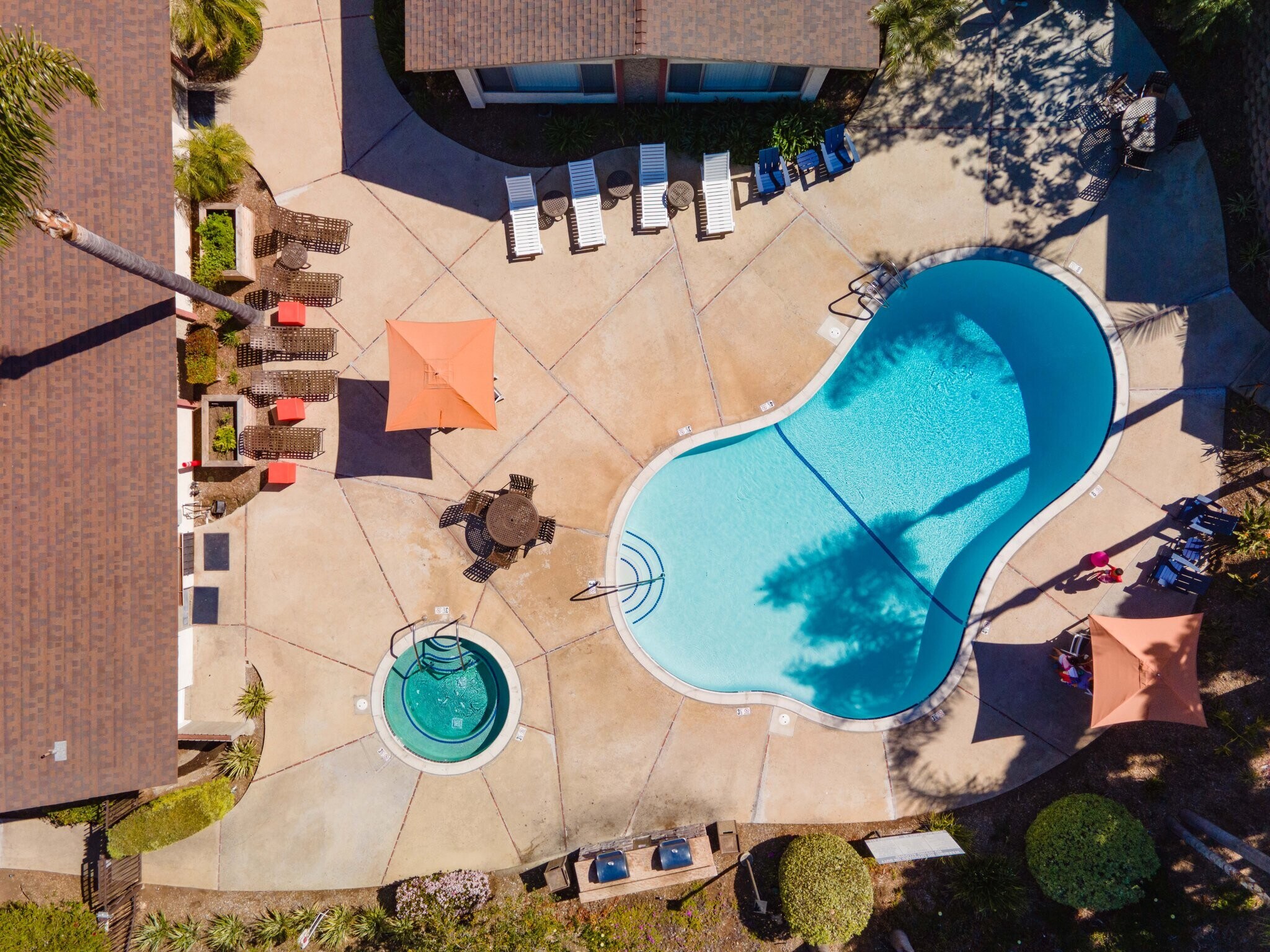 Building Photo - 800 E Bobier Dr